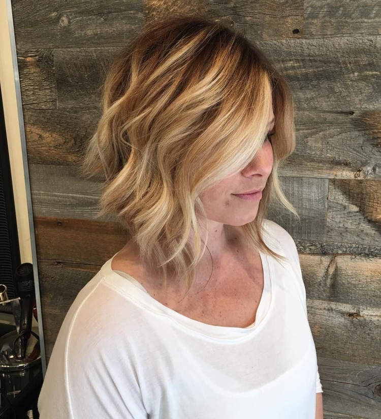 Пляжные волны на коротких волосах