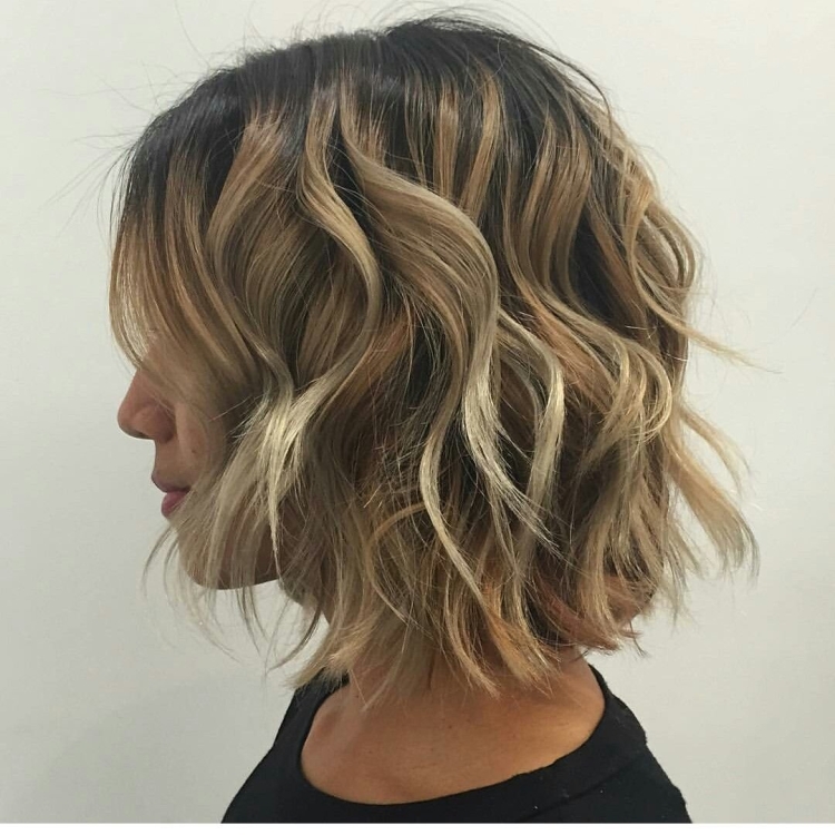 Локоны с прямыми концами на каре