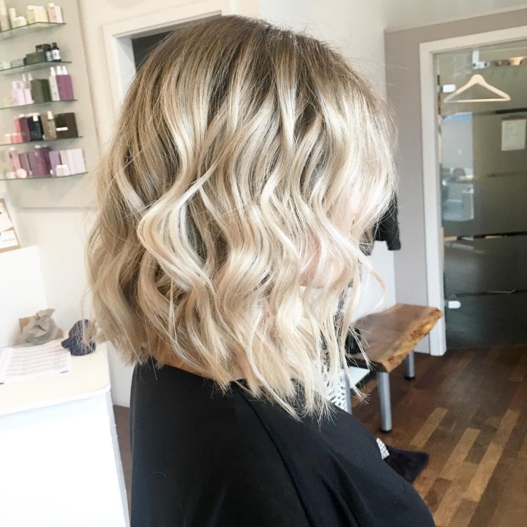 Локоны на каре утюжком