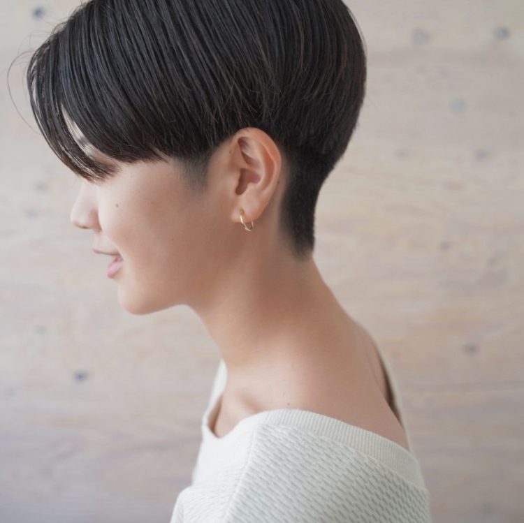 Стрижка открытые уши длинный затылок