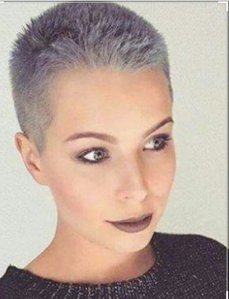 Короткие стрижки Ежик для женщин