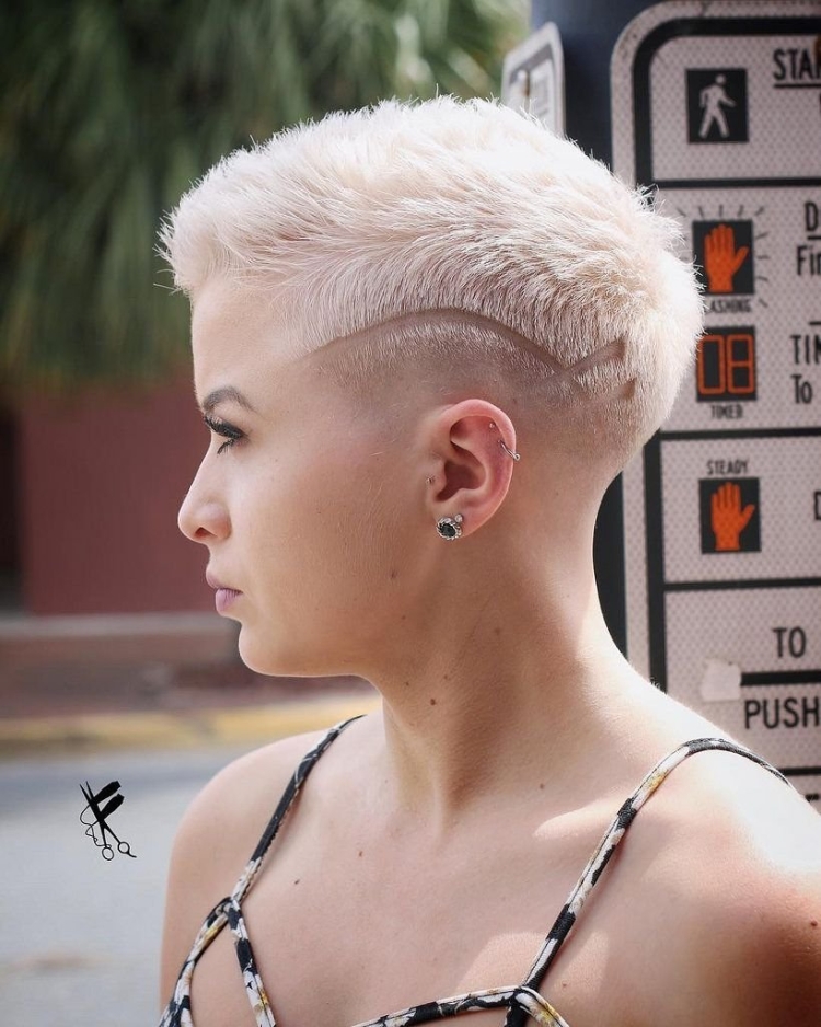 Стрижка фейд Пикси