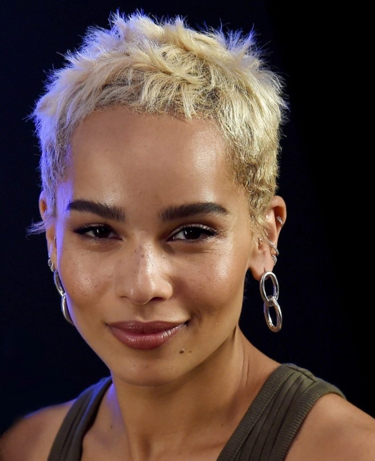 Зои Кравиц с короткой стрижкой