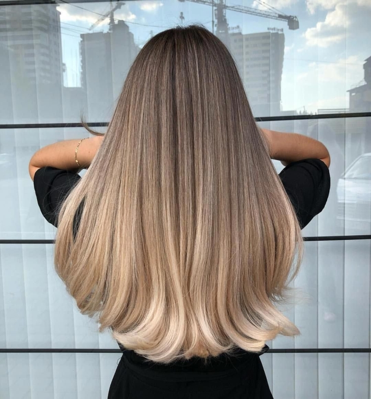 Балаяж на прямых русых волосах