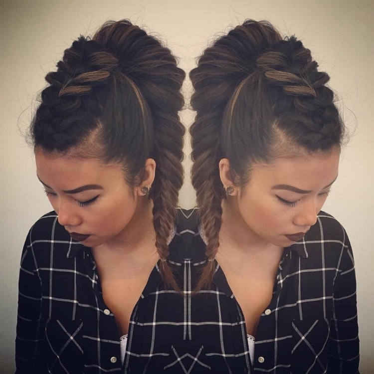 Две косы на макушке