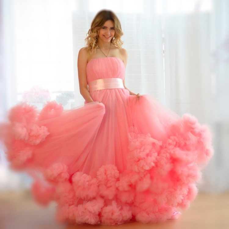 Коралловое платье из фатина