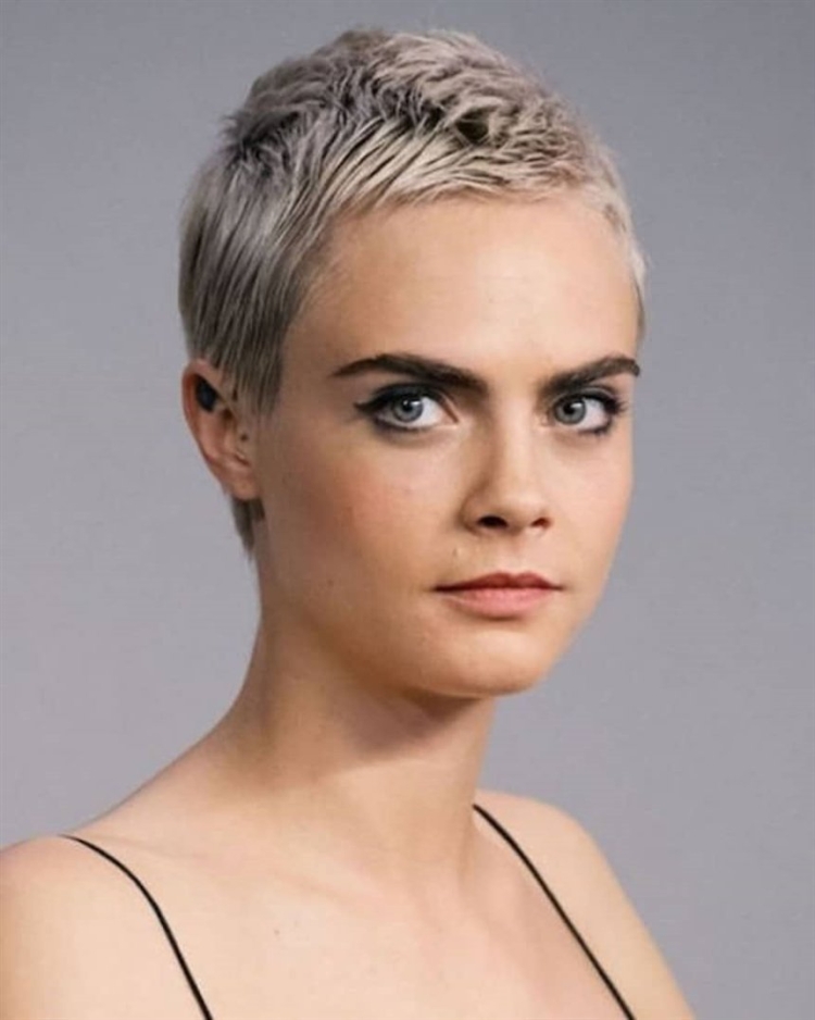 Кара Делевинь стрижка Пикси