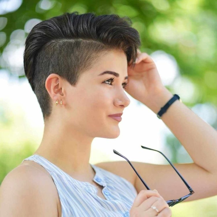 Стрижка ("Pixie", "Undercut")