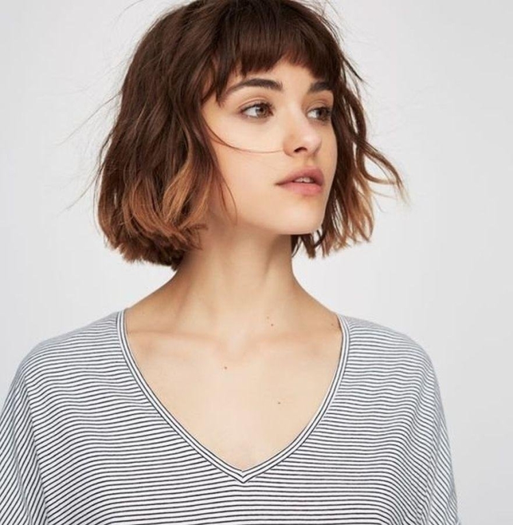 Волнистое каре с челкой