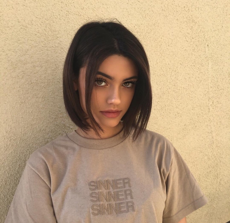 Черное каре без челки