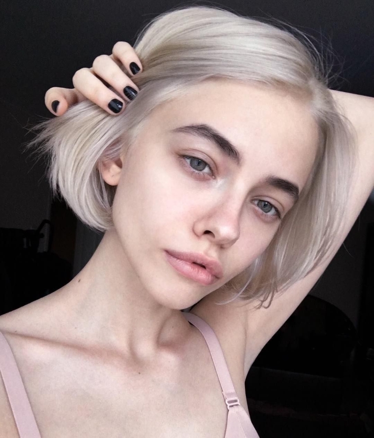 Кира Рауш короткая стрижка