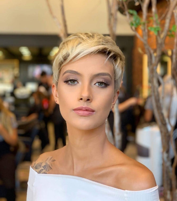 Короткие стрижки 2022 женские модные Пикси