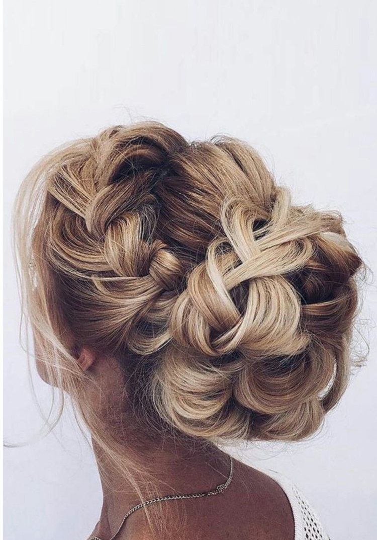 Прически с плетением на средние волосы