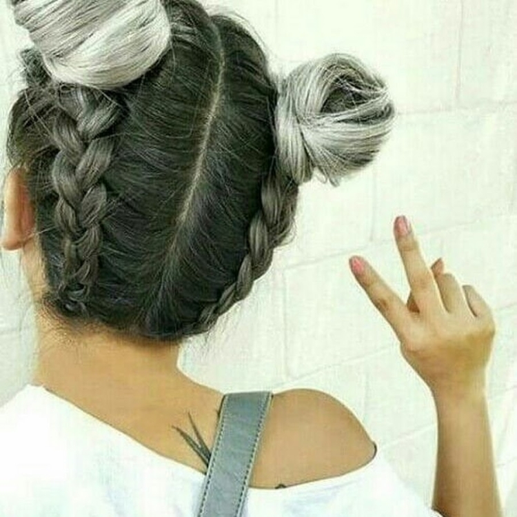 Прическа два пучка с косичками