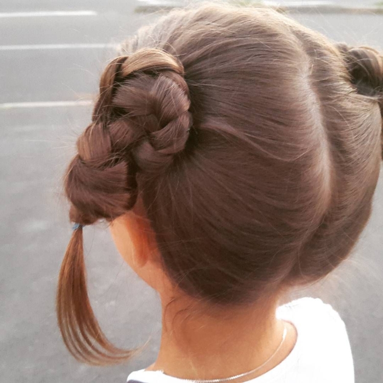 Прическа с култышкой для девочки