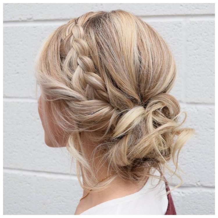 Прическа с косой