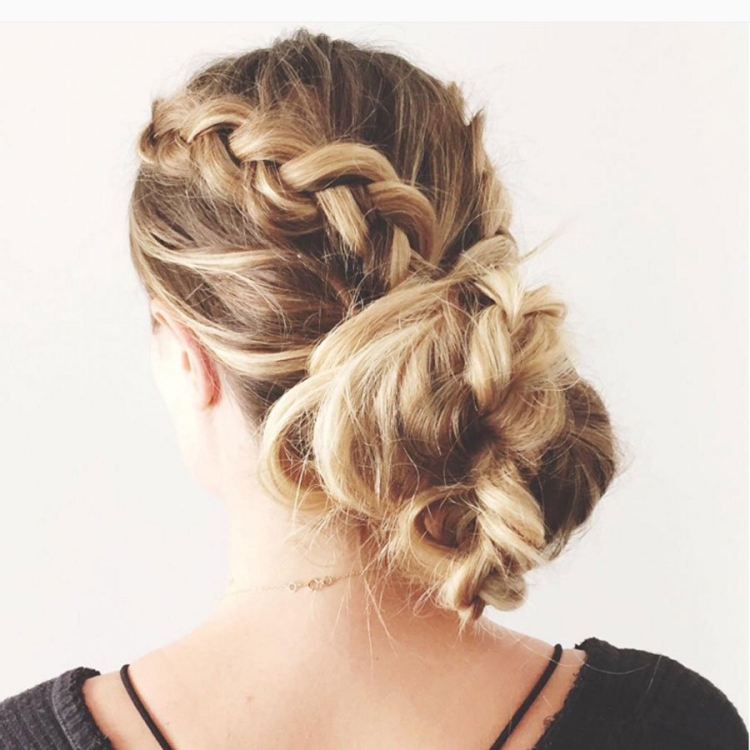 Прическа с косой внутрь