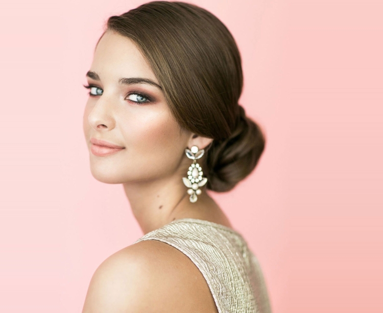 Гладкие прически на средние волосы