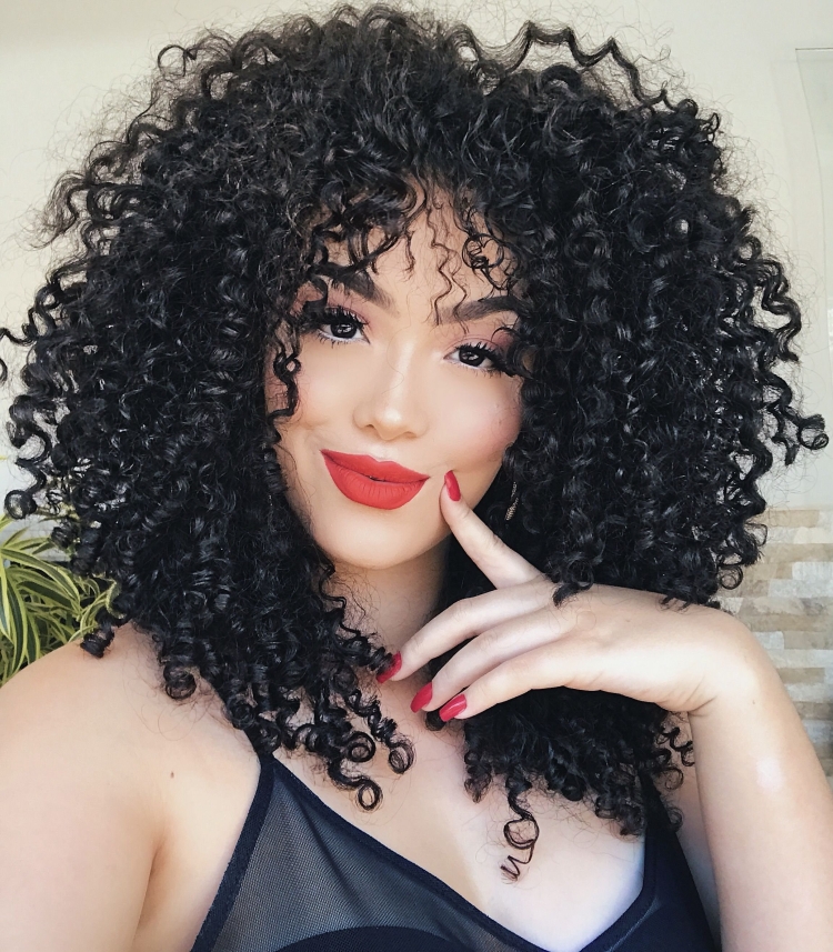 Черные кудрявые волосы