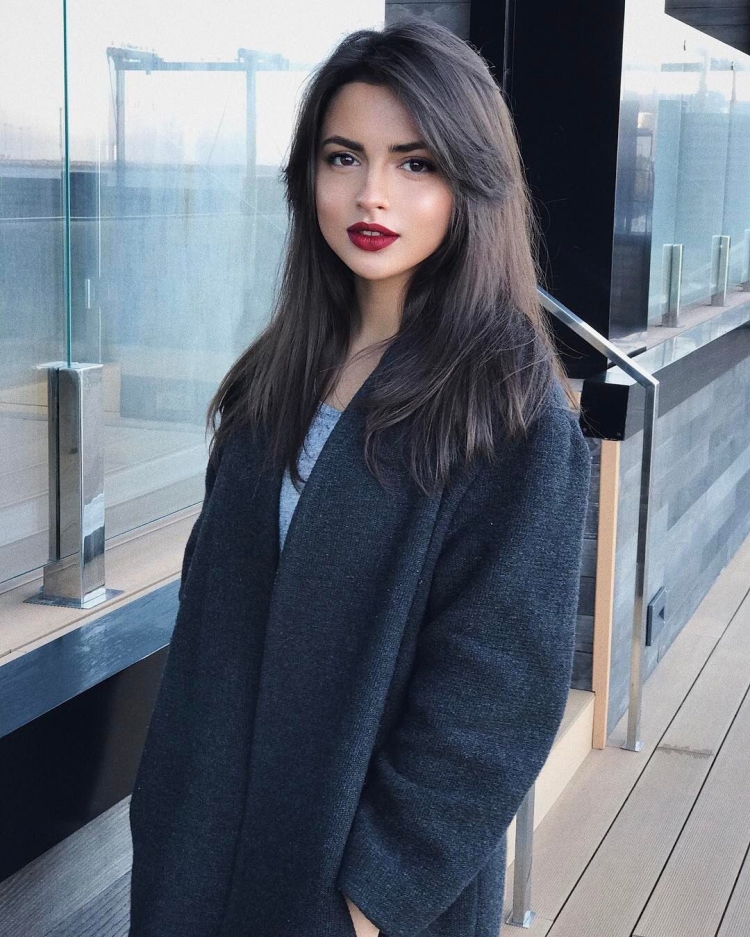 Удлиненная челка на длинные волосы темные