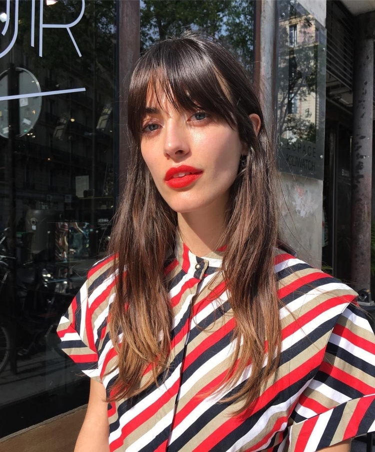 Алекса Чанг с длинными волосами