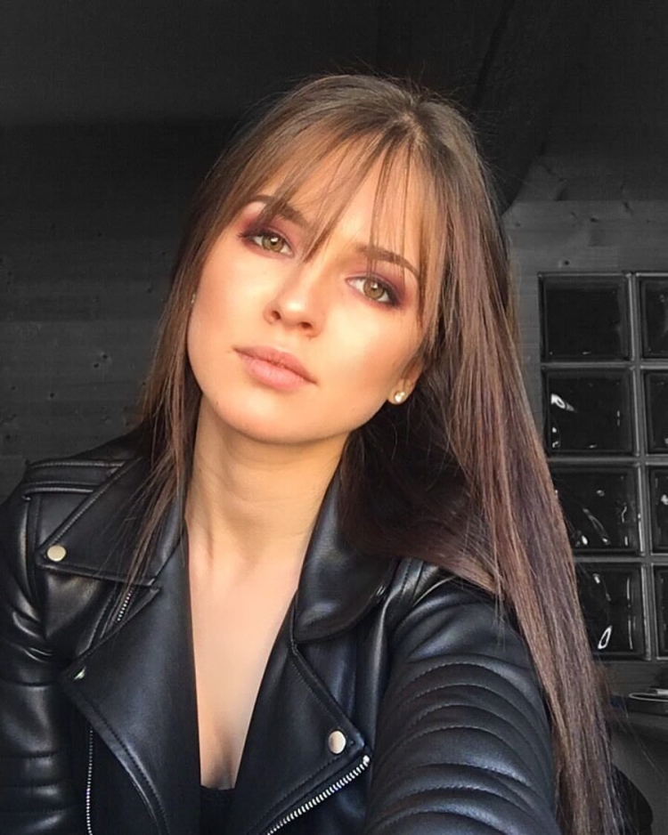 Хлоя де Баррос с челкой