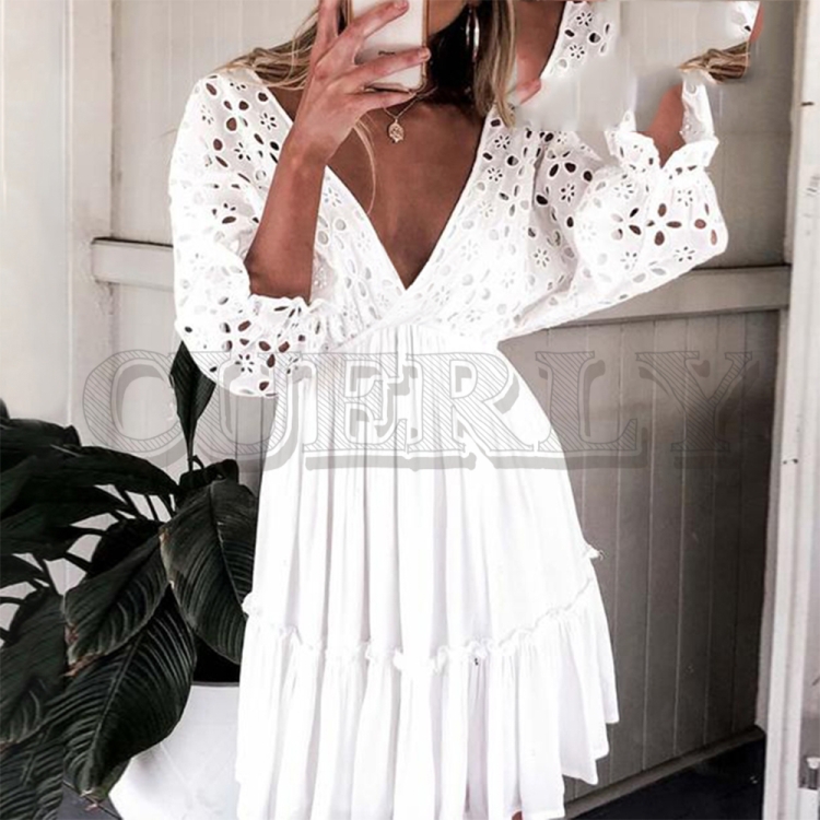 Белое летнее платье с кружевом
