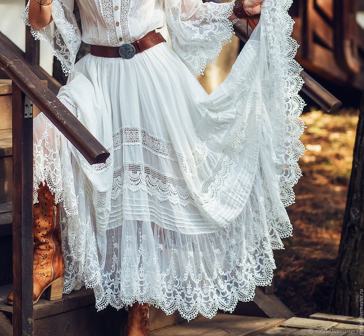 Платье бохо с кружевами макси