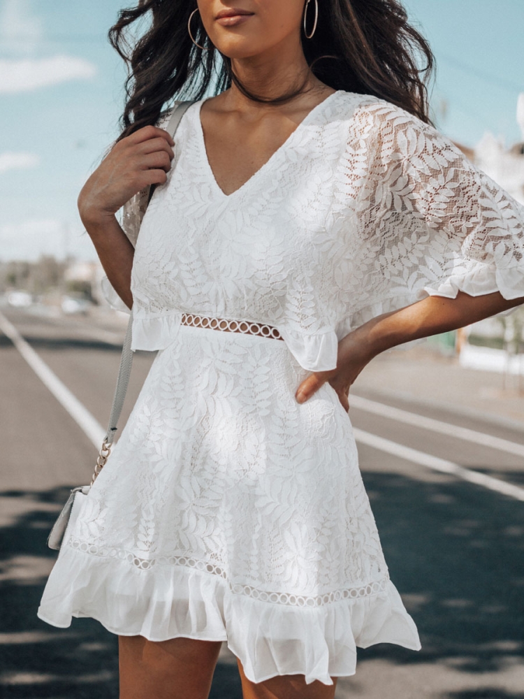 Белое летнее платье