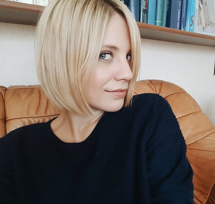 Стрижка блонд каре Блант Боб