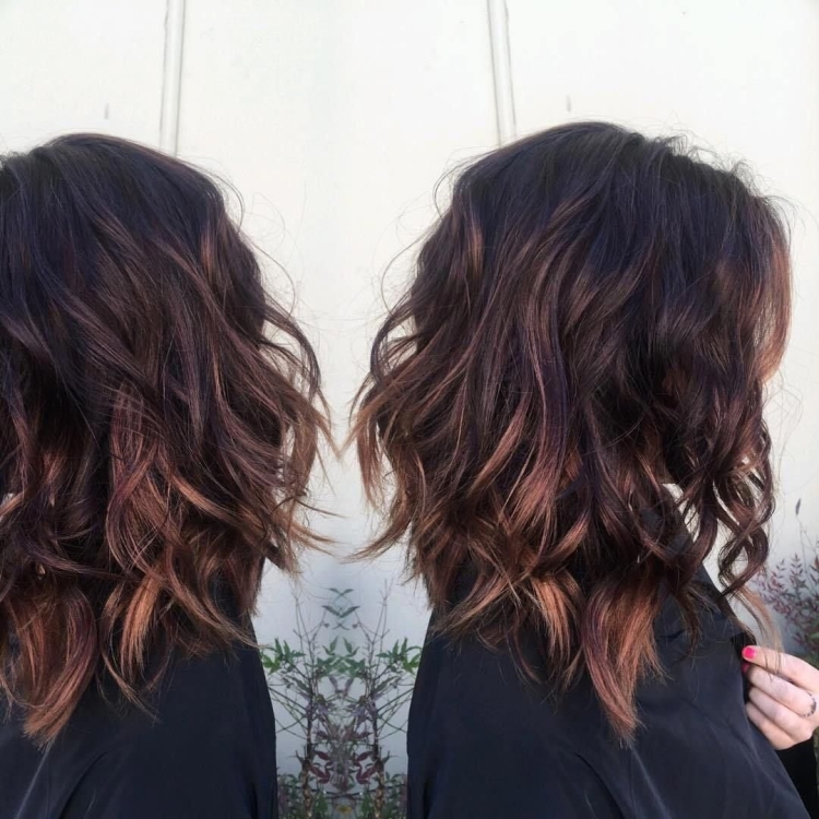 Каре волнистые волосы шатуш