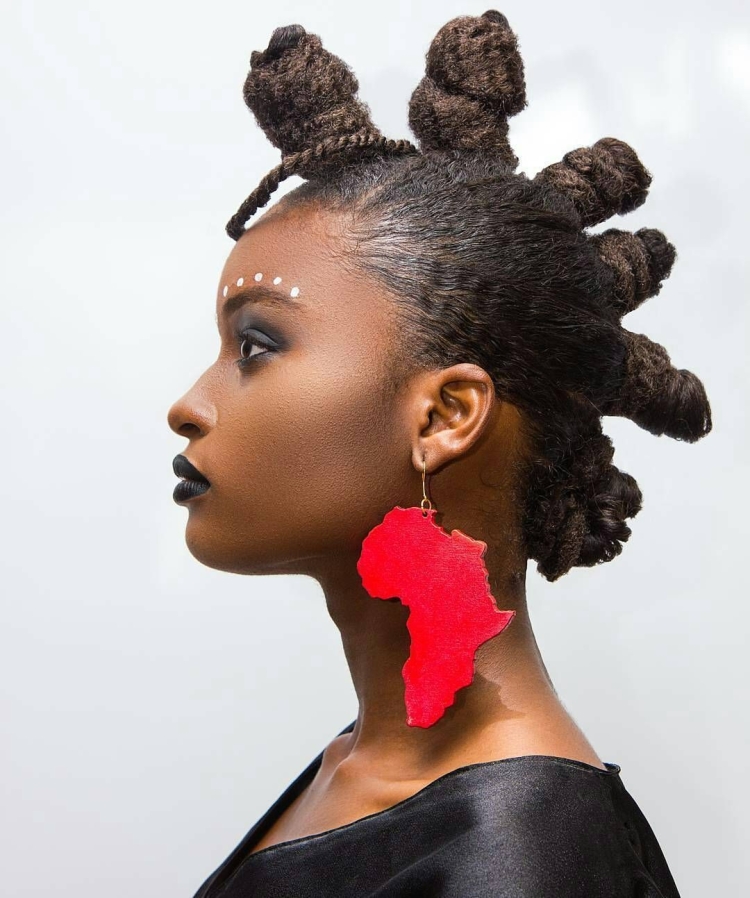 Прическа в стиле афро