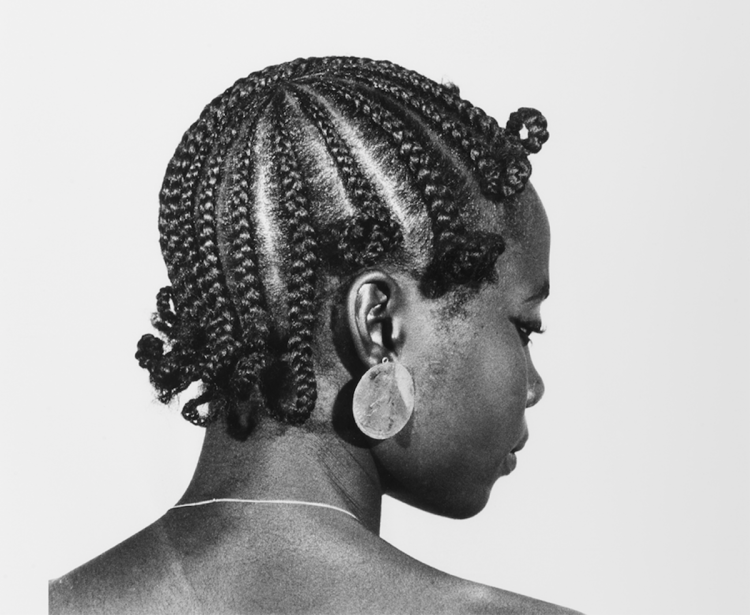 Конусообразная форма причесок африканцев