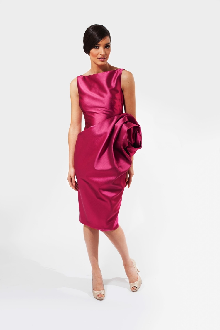 Облегающее атласное платье