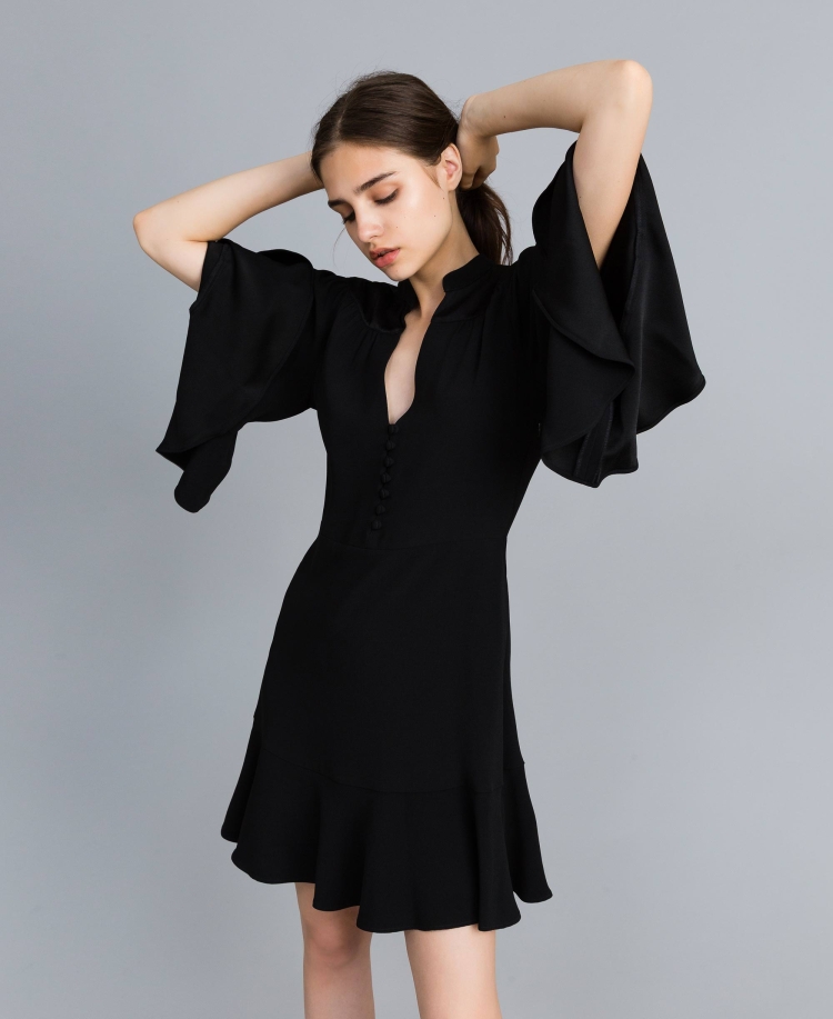 Платье длинное зеленое атласное