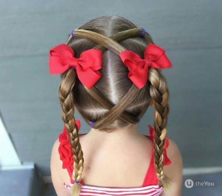 Косички с ленточками для девочек в садик