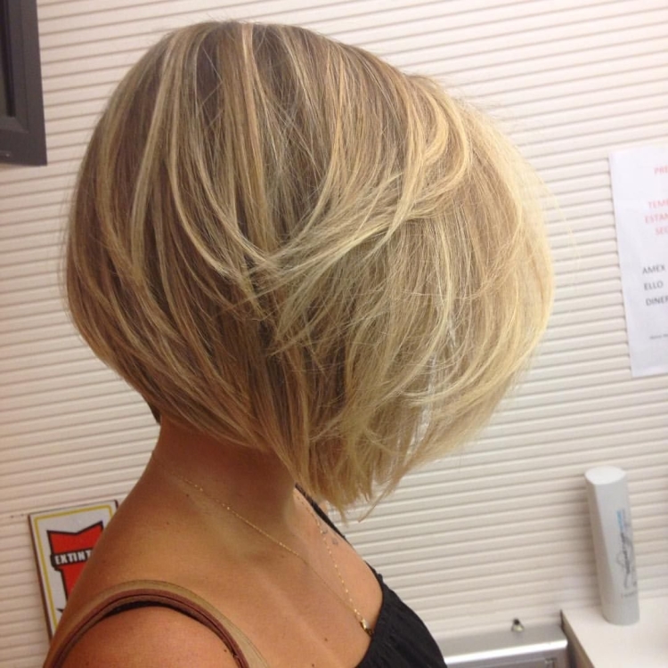 Стрижка градуированный Боб на средние тонкие волосы