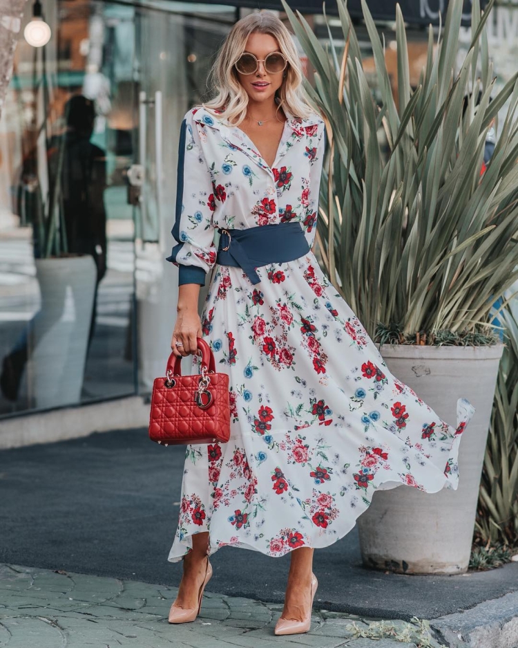 Девушка в платье летнем