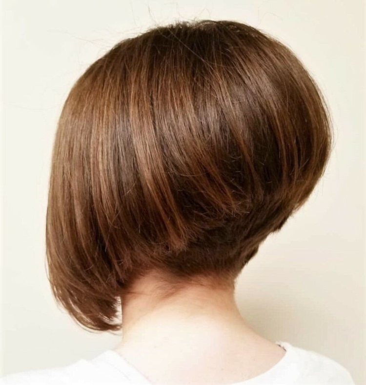 Боб каре на ножке градуированное