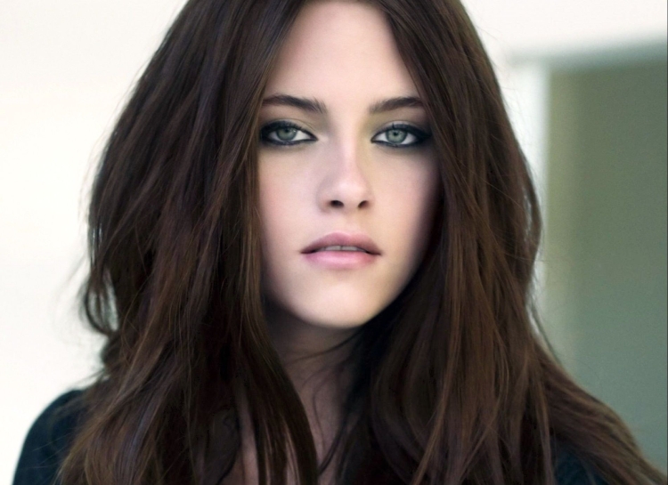 Кристен Стюарт с голубыми глазами