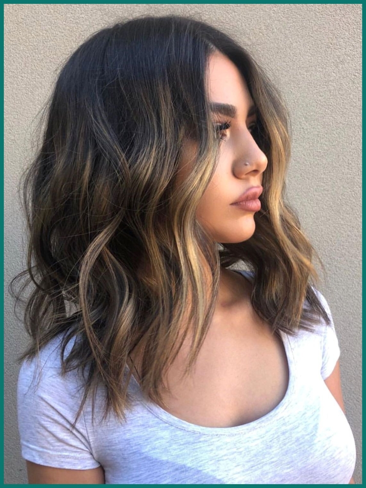 Светлые пряди на темных волосах