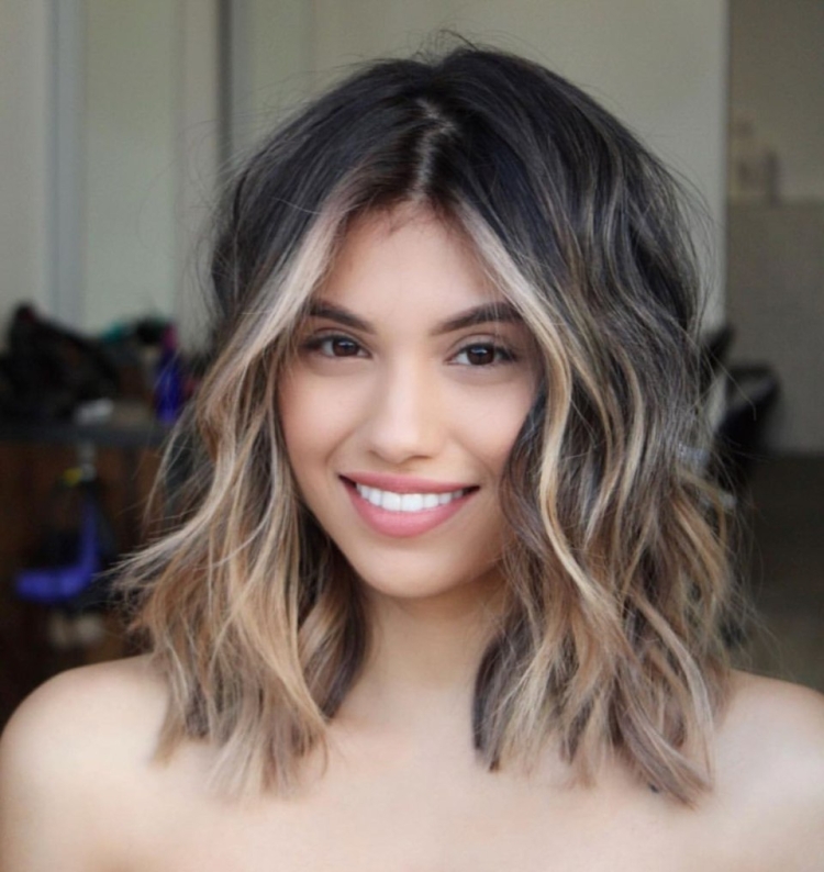 Светлые пряди у лица