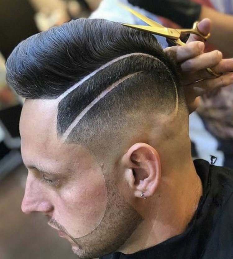 Прическа с полоской на голове мужская