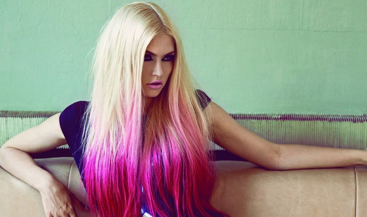 Прядь волос блонд