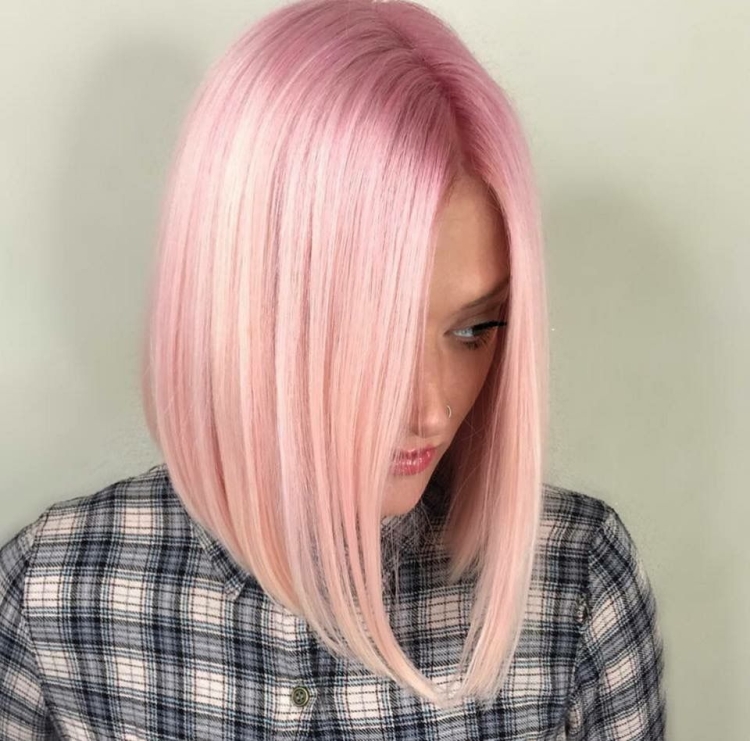 Розовые волосы по плечи