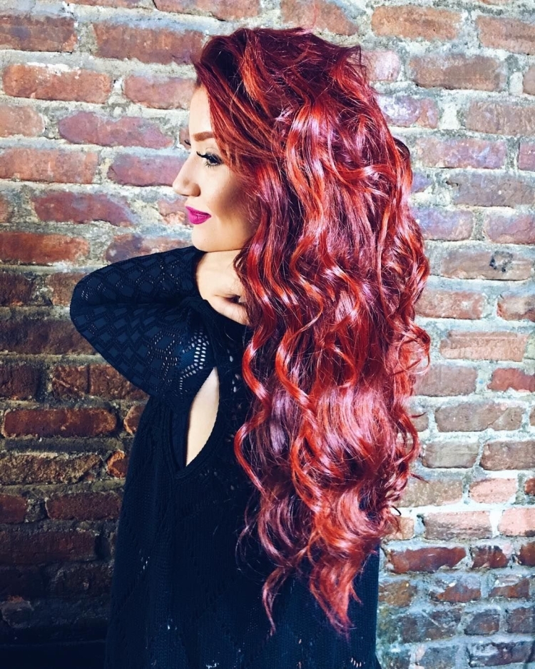 Цветные пряди на рыжих волосах