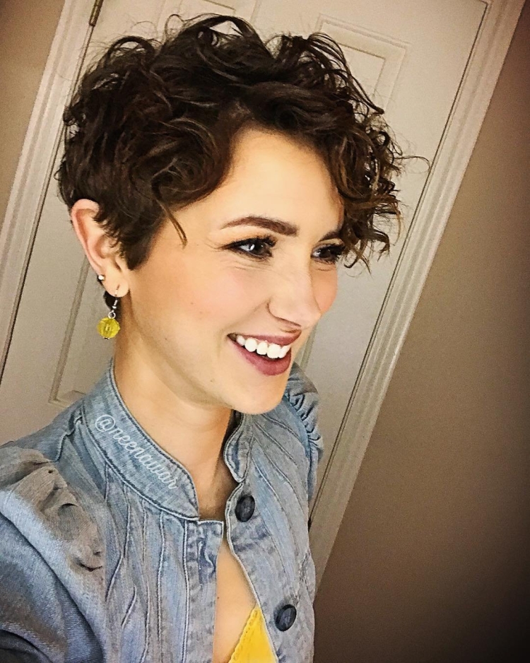 Pixie Cut стрижка для кудрявых волос