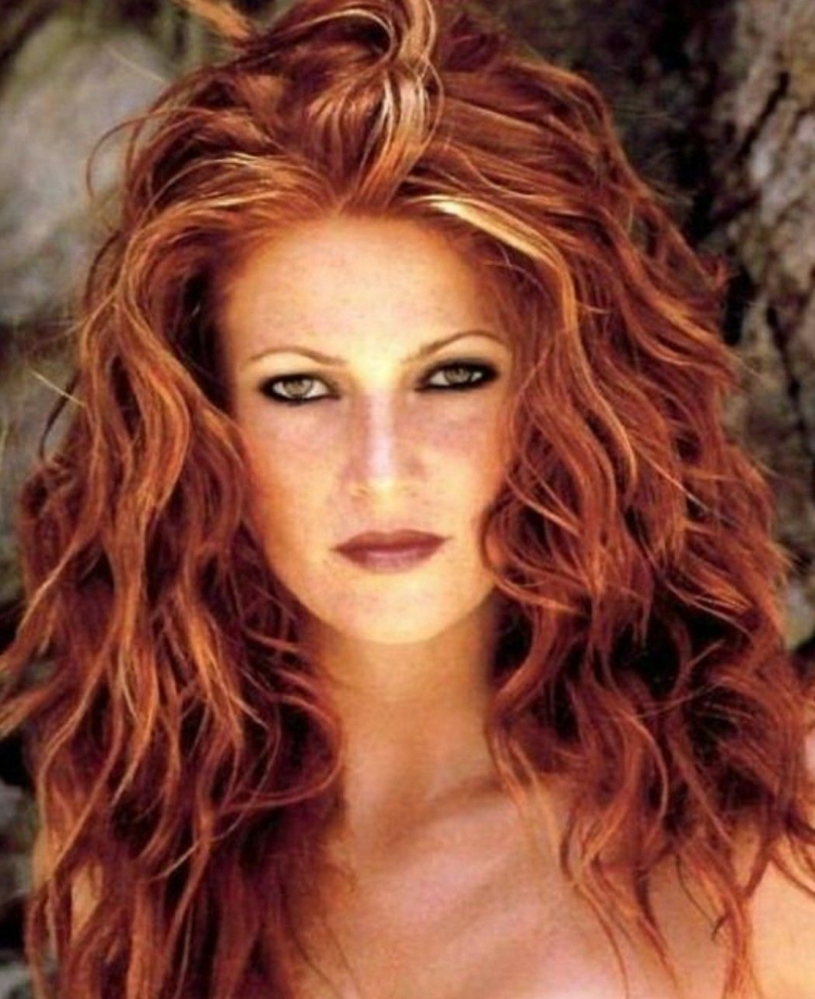 Энджи Эверхарт цвет волос