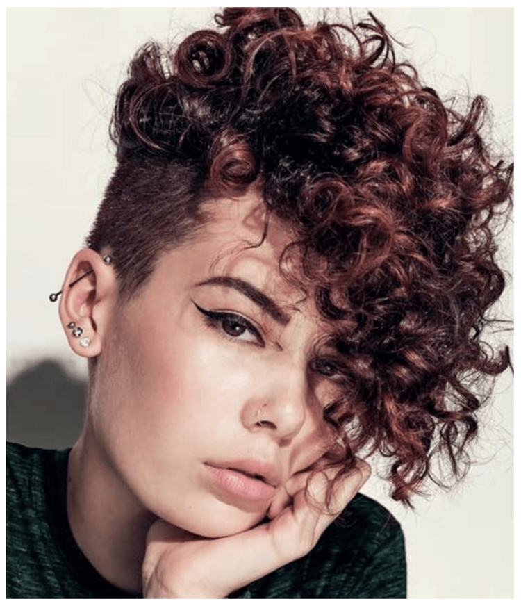 Стрижка Боб Гаврош на кудрявые волосы