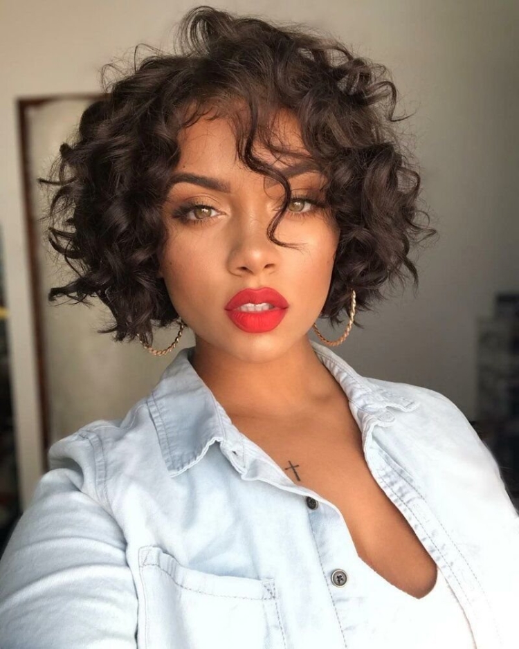 Curly Bob модель